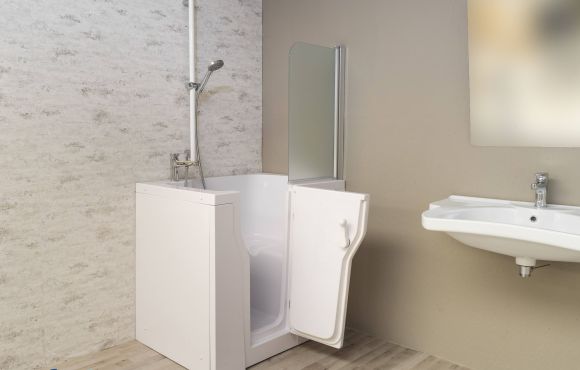 Vasca con sportello installata da Secure Home